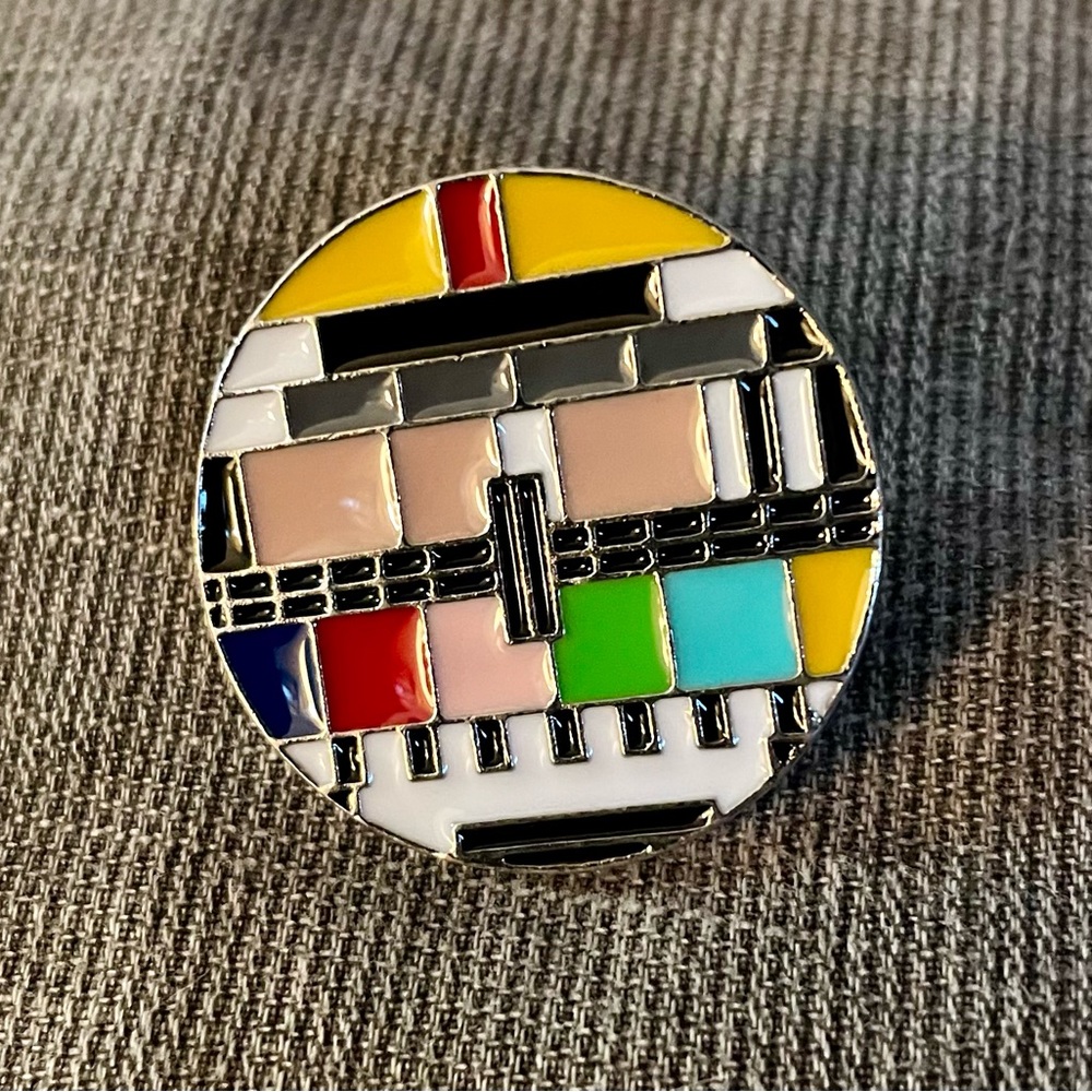 no tv signal lapel pin